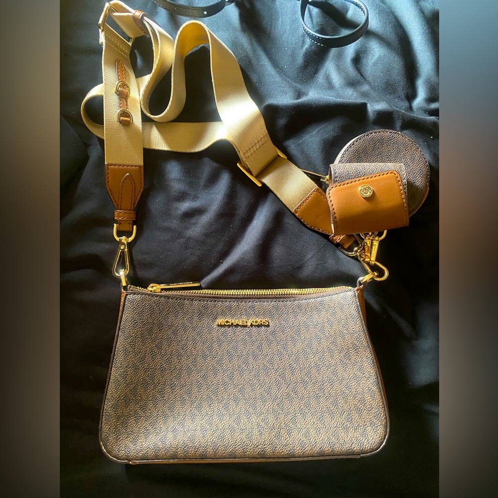 Micheal kors crossbody bag
